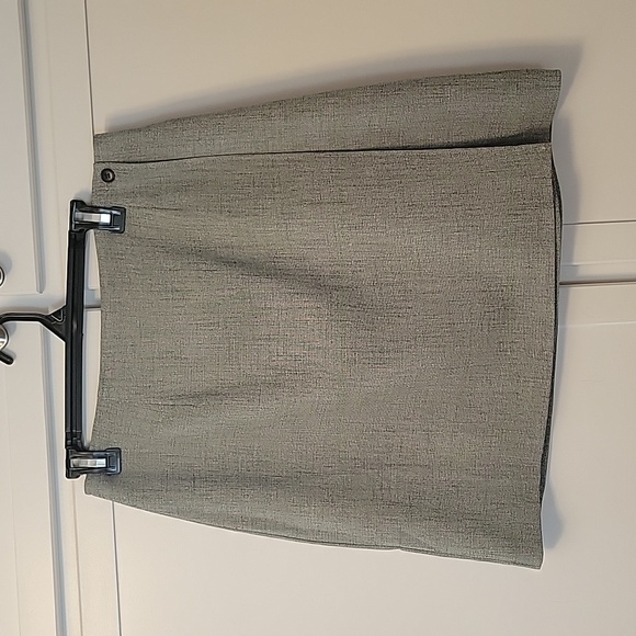 Geoffrey Beene Sport wrap skirt. Black/Gray, Size 10, Mach wash, Great condition - Picture 1 of 6